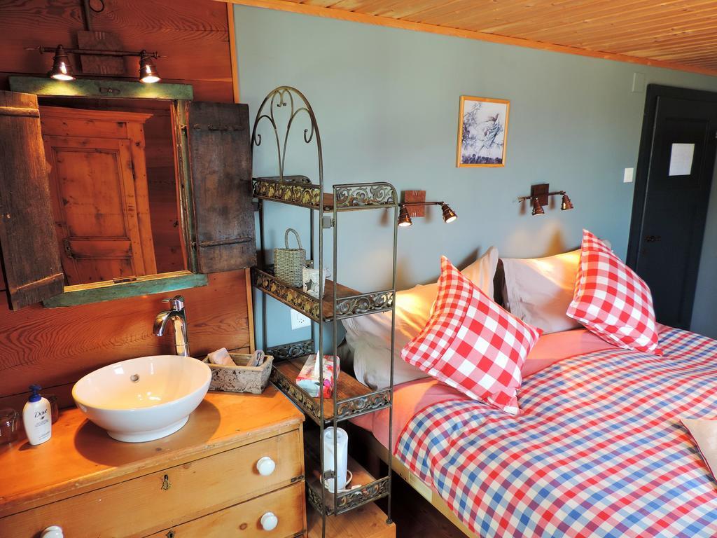 La Demeure Des Elfes Bed & Breakfast Albinen Room photo