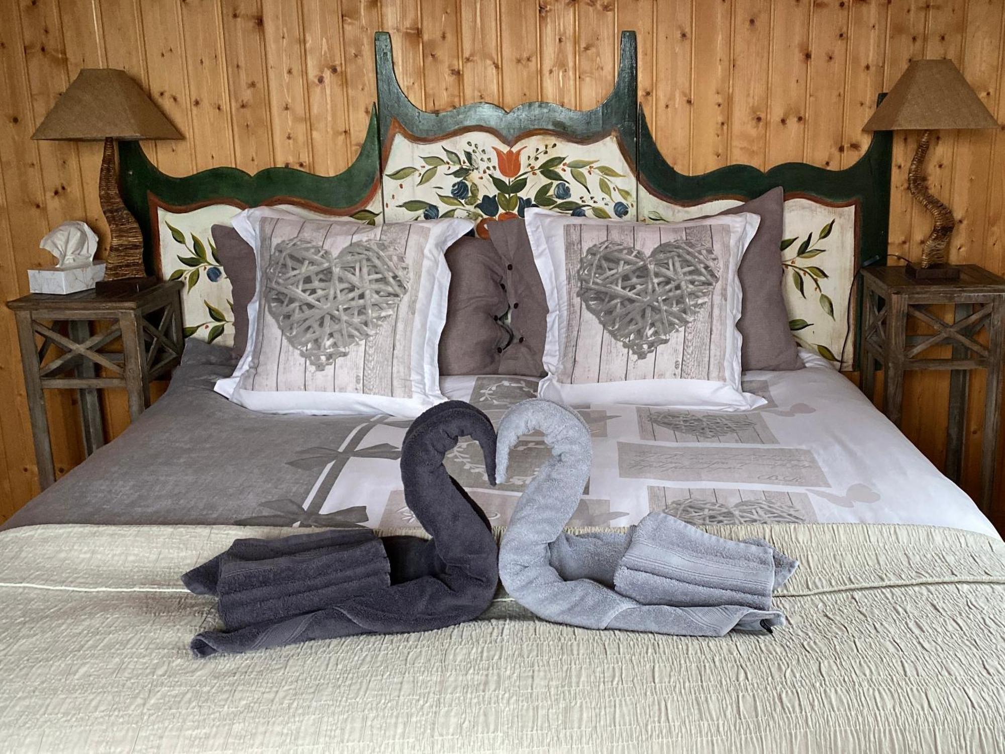 La Demeure Des Elfes Bed & Breakfast Albinen Exterior photo
